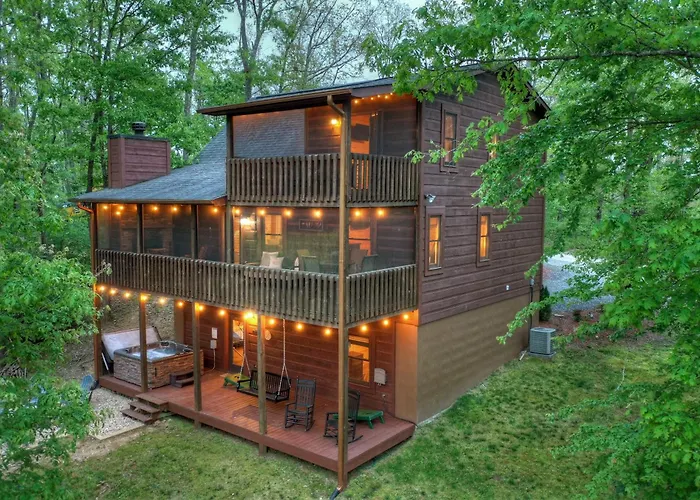 Escape & Enjoy! Haven Cabin With Game Room & Hot Tub