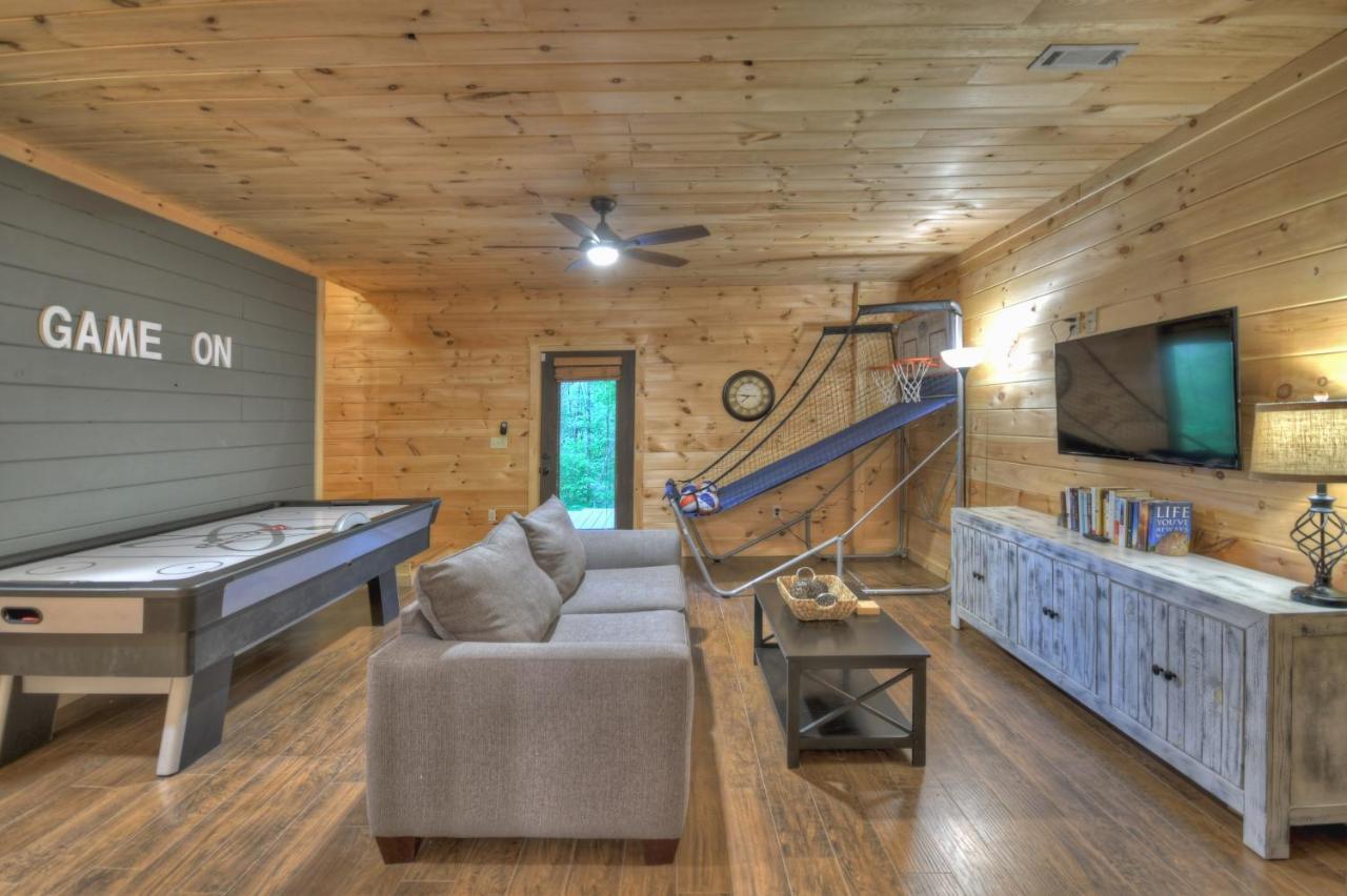 Escape & Enjoy! Haven With Game & Hot Tub Blue Ridge