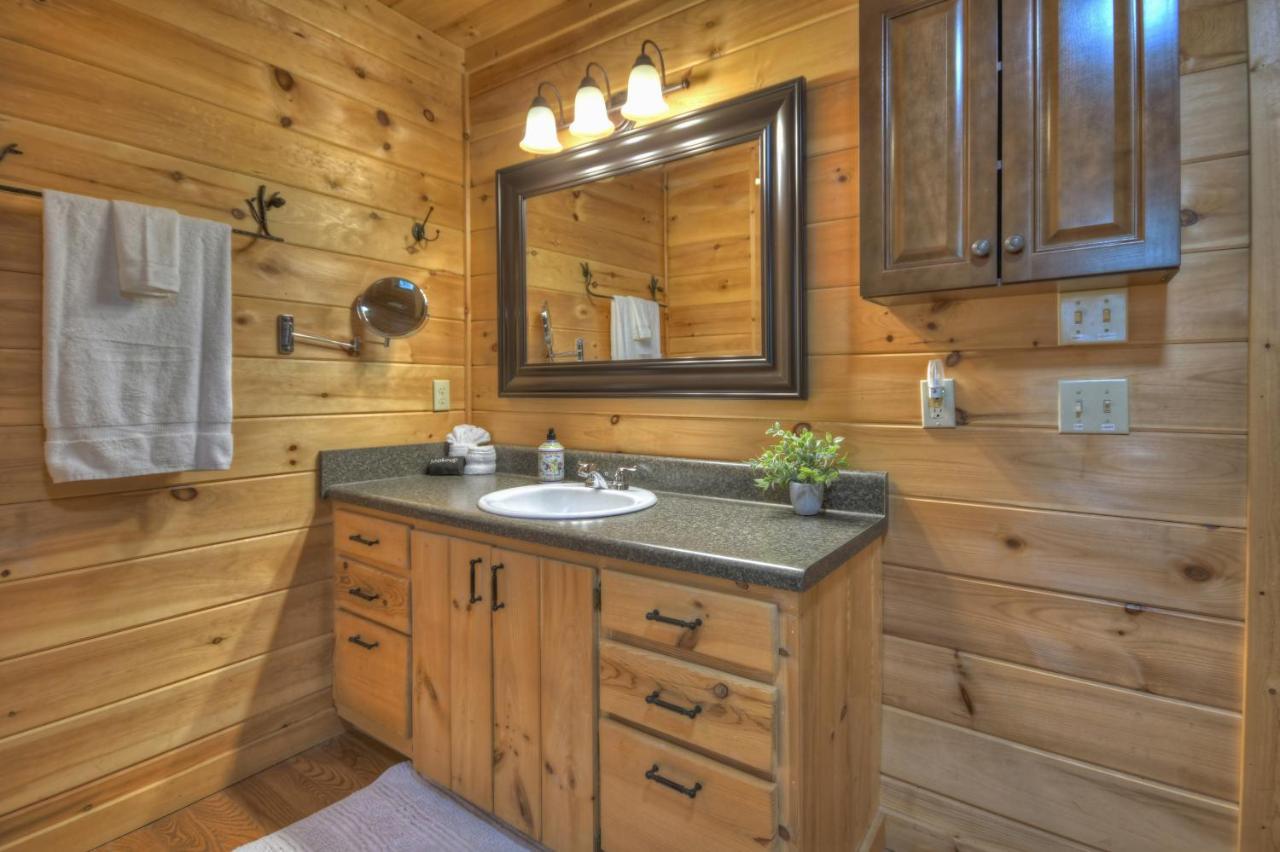 Escape & Enjoy! Haven With Game & Hot Tub Blue Ridge